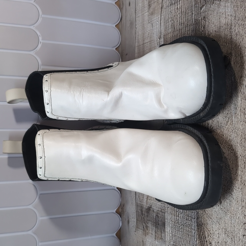 Coach White and Black Leather Boots - Picture 4 of 14